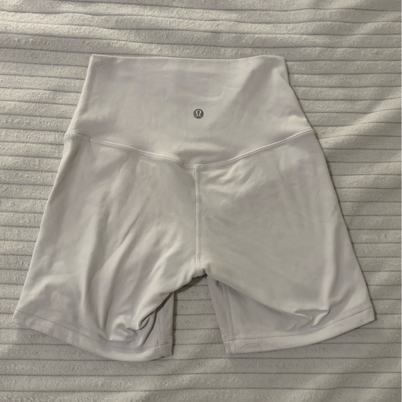 Lululemon white 6” inseam biker shorts -
SIZE 4 - Picture 2 of 5